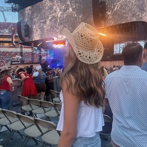 Meet your Posher, Ellie